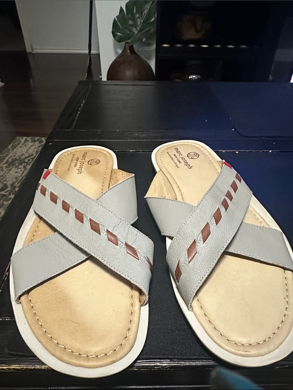 Naturalizer Men's Gray Crossband Sandals with Brown Accent